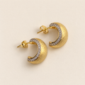 AROS HOOP ANCHO TEXTURIZADO CON LINEA DE CIRCONES PAVE